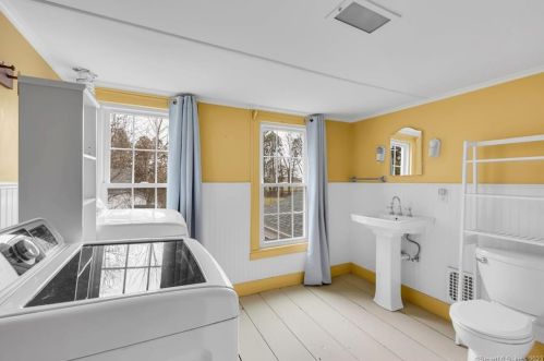 83 Maple St, Ellington CT  06029-3350 exterior