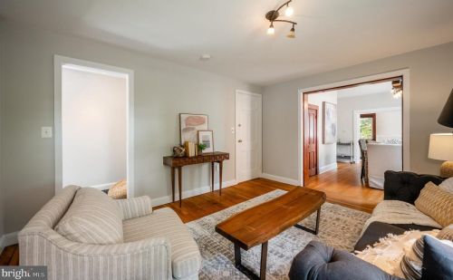 301 Raymond Ave, Alexandria VA 22301-1037 exterior