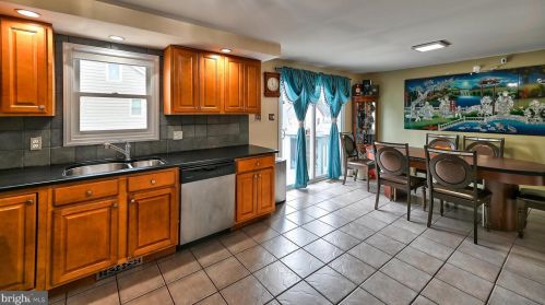 1 Hamilton Lk Dr, Trenton NJ 08619-3437 exterior