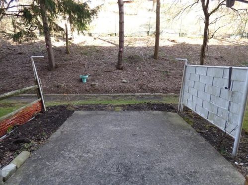 2160 Greentree Rd, Pittsburgh PA 15220-1407 exterior