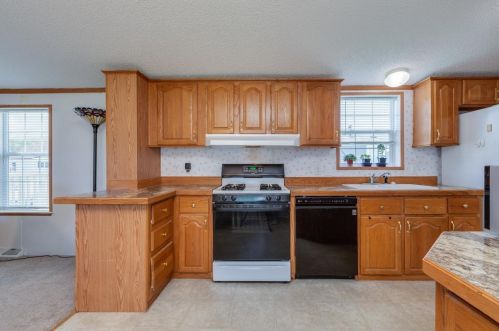 8 Rex Dr, Concord NH 03303-4166 exterior