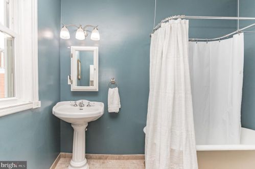 206 S St, Washington DC  20002-1571 exterior