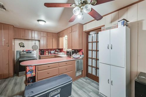 1614 4th St, Irving TX 75060-3111 exterior