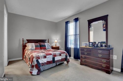 124 Apple Grv Ln, Littlestown PA 17340-1159 exterior