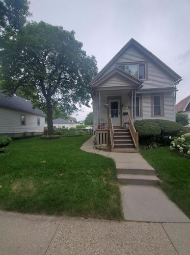 3635 5th St, Milwaukee, WI 53207-3204