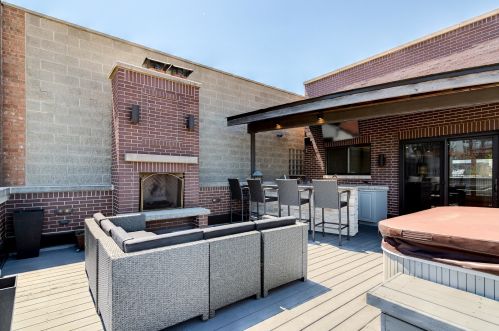 1512 Wieland St, Chicago IL 60610-1233 exterior