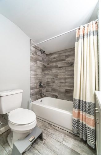 166 Giddings Ave, Windsor CT 06095-3744 exterior