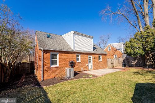 151 Moncure Dr, Alexandria VA 22314-4946 exterior