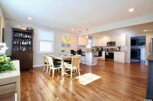 19 Livingston St, Huntington Station NY 11746-4026 exterior