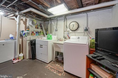 6327 Glenloch St, Philadelphia PA  19135-3203 exterior