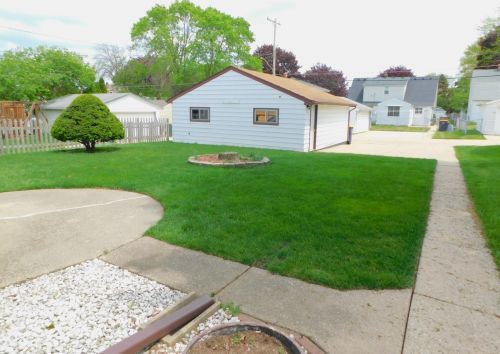 2760 112, Milwaukee WI 53227-3023 exterior