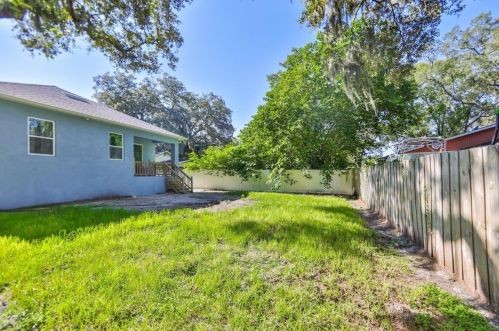 8704 El Portal Dr, Tampa FL  33604-1223 exterior