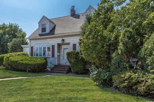 30 Emerson Pl, Valley Stream NY 11580-4101 exterior