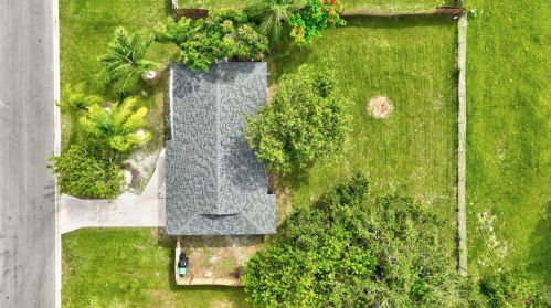 1925 Redwing Cir, Fort Pierce FL 34952-8834 exterior