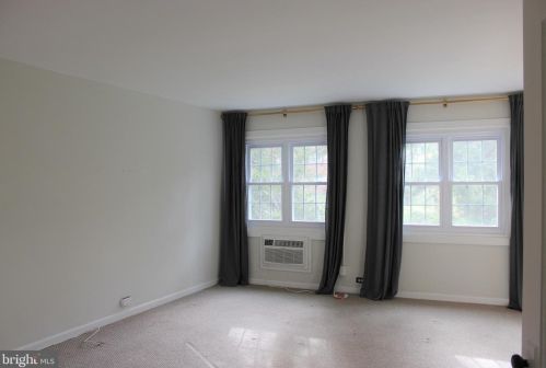 1220 Martha Custis Dr, Alexandria VA  22302-2016 exterior