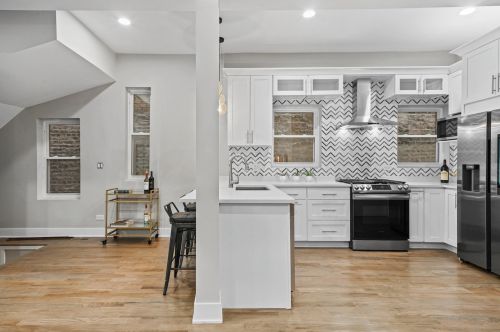 1933 Ohio St, Chicago IL 60624-1047 exterior