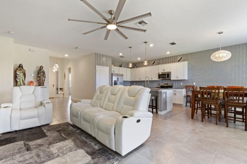 881 Bent Creek Dr, Fort Pierce FL  34947-1326 exterior