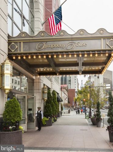 440 Broad St, Philadelphia PA 19146-4900 exterior