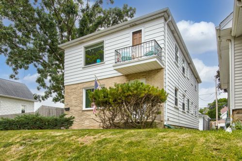 2137 71st St, Milwaukee, WI 53213-1801