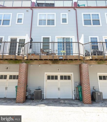 206 Admirals Way, Philadelphia PA 19146-5213 exterior