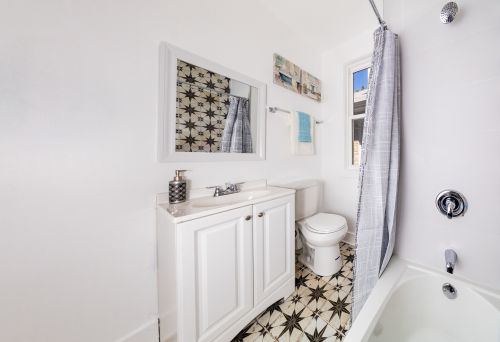 9132 Saginaw Ave, Chicago IL  60617-4150 exterior