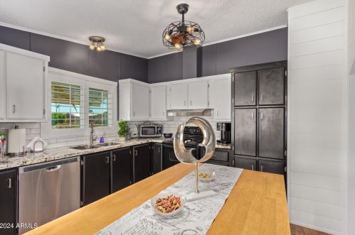 8936 Lakeview Dr, Chandler AZ 85248-6917 exterior