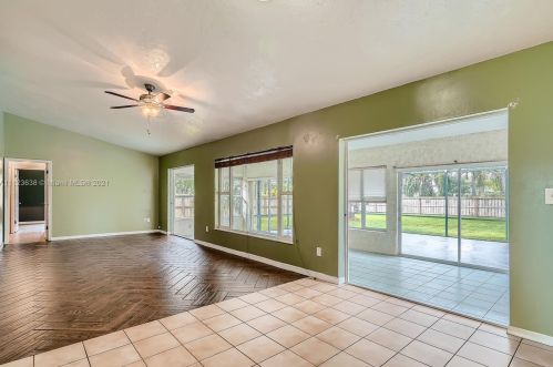 5205 Feather Crk Dr, Fort Pierce FL 34951-2327 exterior