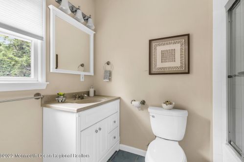 15 Farrell Dr, Middletown NJ 07748-3210 exterior