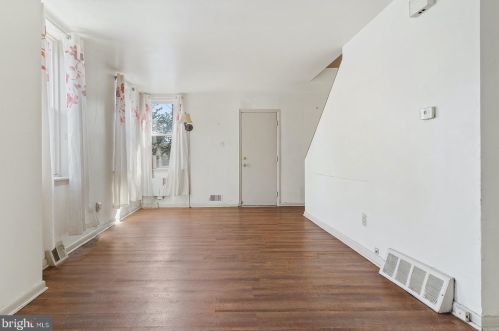 1239 6 St, Philadelphia PA 19140-4561 exterior