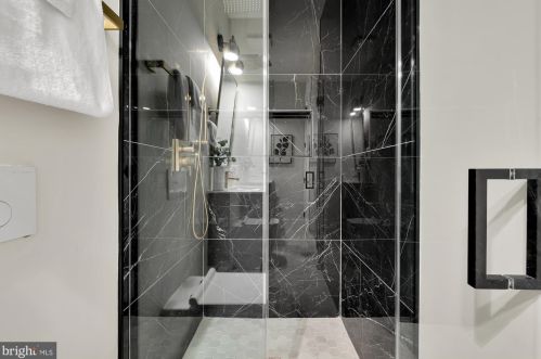 304 T St, Washington DC 20001-1842 exterior