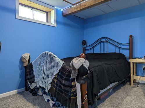 247 Hackmatack St, Manchester CT 06040-6512 exterior