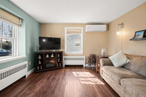 68 Irving St, Manchester CT 06042-3029 exterior