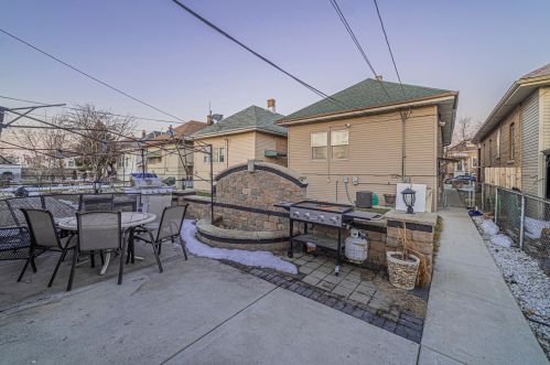 2530 56 Ct, Chicago IL 60804-2720 exterior