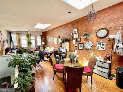 18 Harvey St, Philadelphia, PA 19144-2746