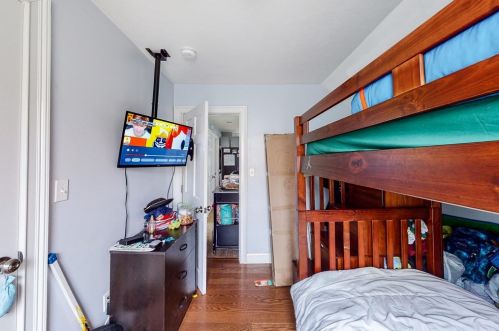 2 Morton St, Taunton MA 02780-3035 exterior