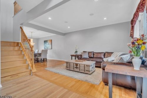 37 Heinrick Way, Bridgewater NJ 08807-5660 exterior