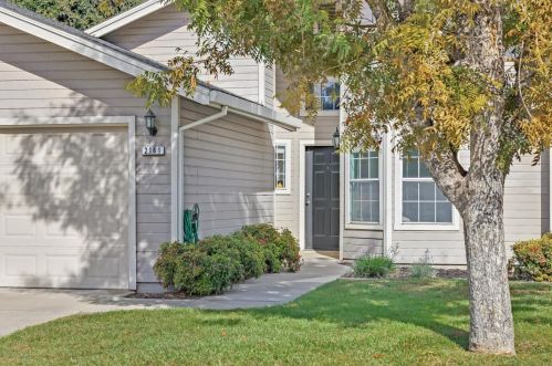 2161 Royal Wood Ln, Turlock, CA 95380-2273