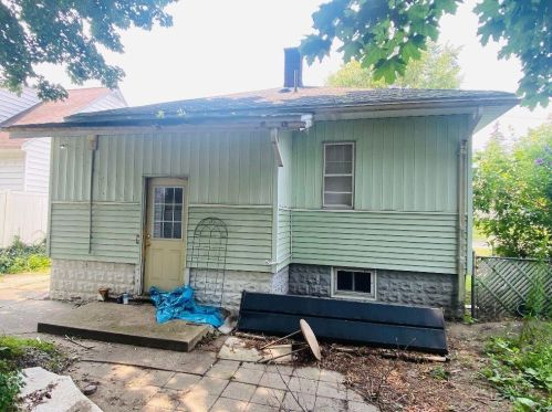 1576 Hudson St, Meskegon, MI 49441-2204