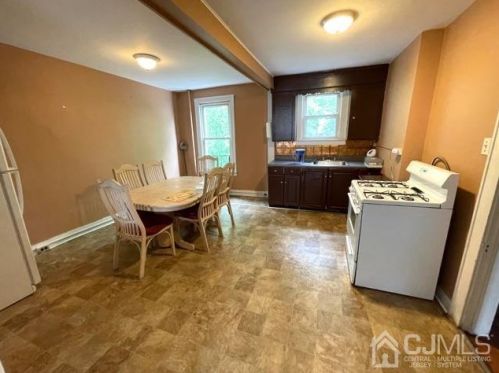 28 Stone St, New Brunswick NJ 08901-1138 exterior