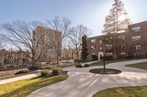 1492 Beacon St, Brookline MA  02446-2617 exterior