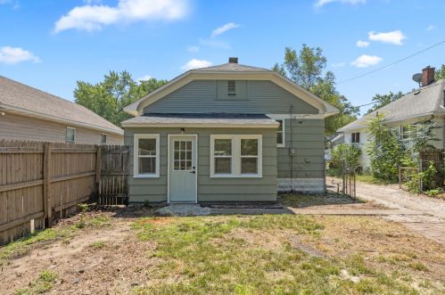 902 Kampenga Ave, Meskegon MI 49442 exterior