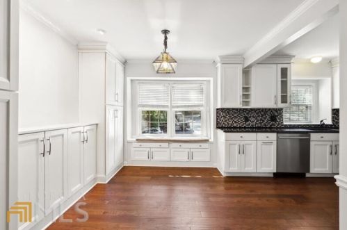 75 Montre Sq, Atlanta GA  30327-4044 exterior