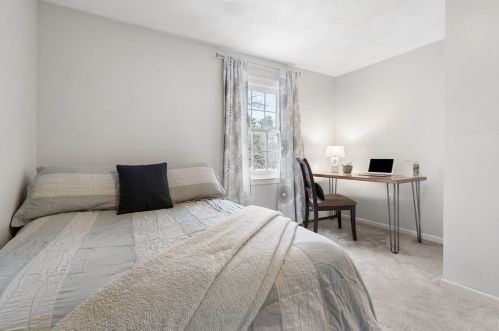 31 Candlestick Rd, North Andover MA 01845-3235 exterior