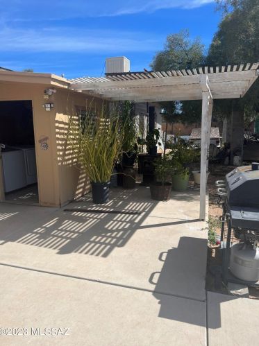 332 Pennsylvania Dr, Tucson AZ 85714-2651 exterior