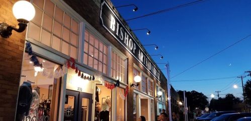 381 Greenbriar Ln, Dallas TX  75203-1015 exterior