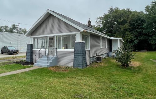 2022 Henry St, Meskegon MI  49441-3048 exterior