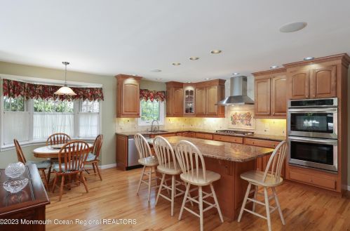 56 Normandy Ct, Middletown NJ 07748-3221 exterior