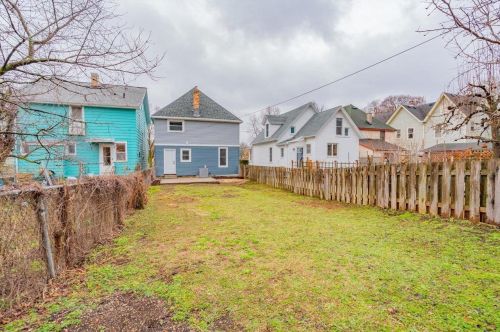 1418 Jenifer St, Madison WI  53703-3719 exterior