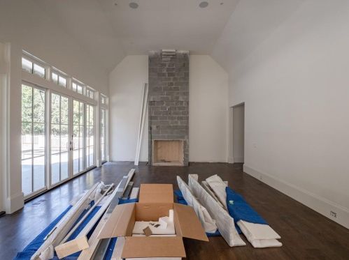 3364 Knollwood Dr, Atlanta GA 30305-1022 exterior