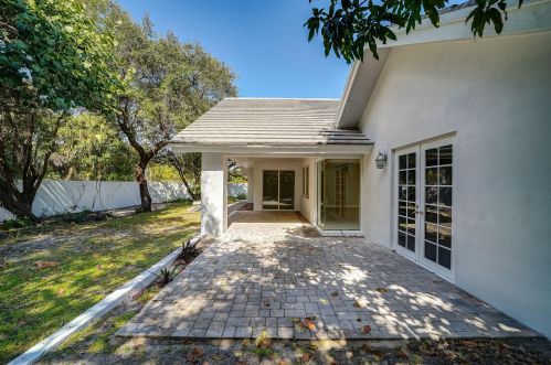 3997 5 Ave, Boca Raton FL 33432-6073 exterior